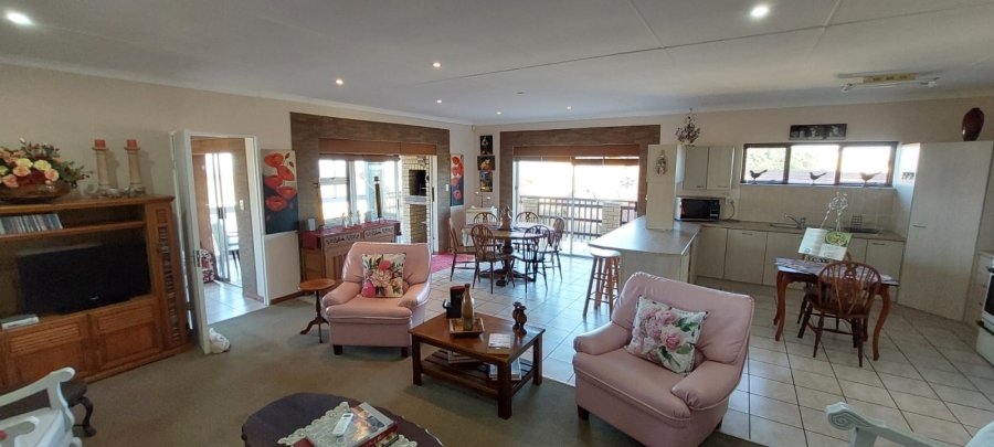 5 Bedroom Property for Sale in Wavecrest Eastern Cape